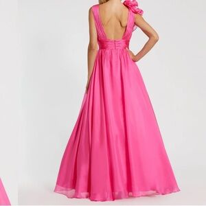 Mac Duggal Pink Ruffle Gown NWT Size 2 – Stunning Formal Dress $398 Retail.